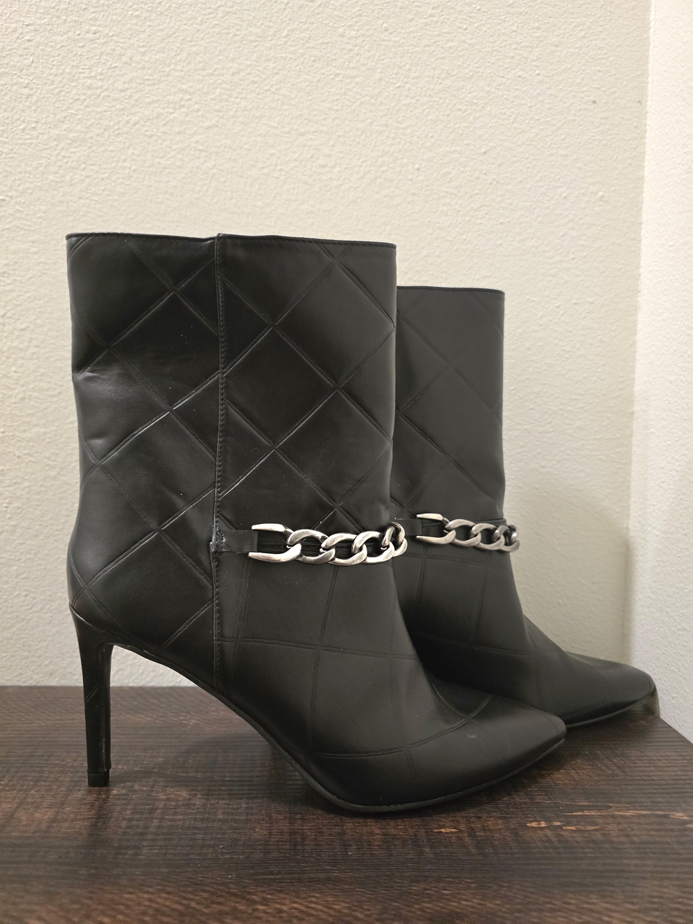 Chinese Laundry Elisha Black Quilted Chain Stiletto Boots 7.5